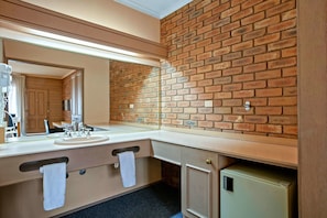 Minibar, coffres-forts dans les chambres, bureau, chambres insonorisées