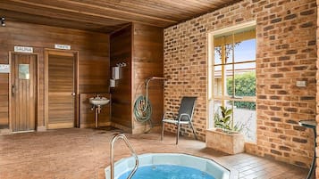 Hồ bơi trong nhà