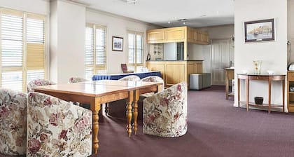 Quality Inn Colonial