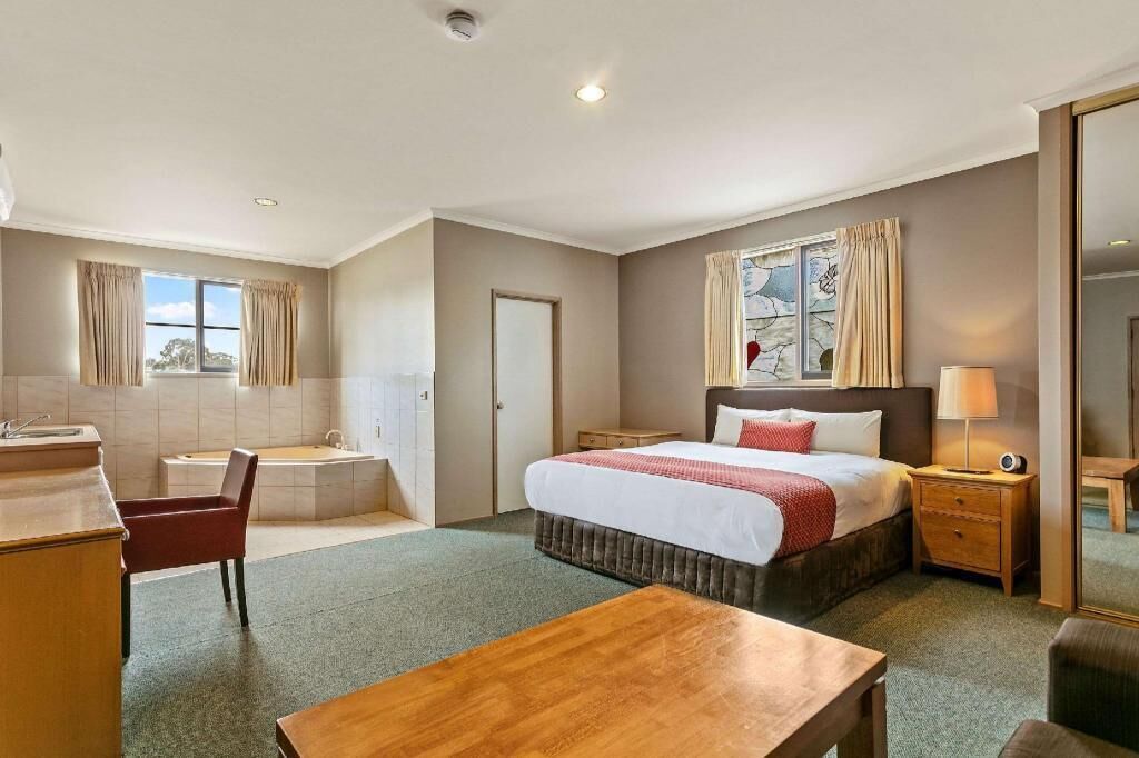 Minibar, in-room safe, desk, soundproofing