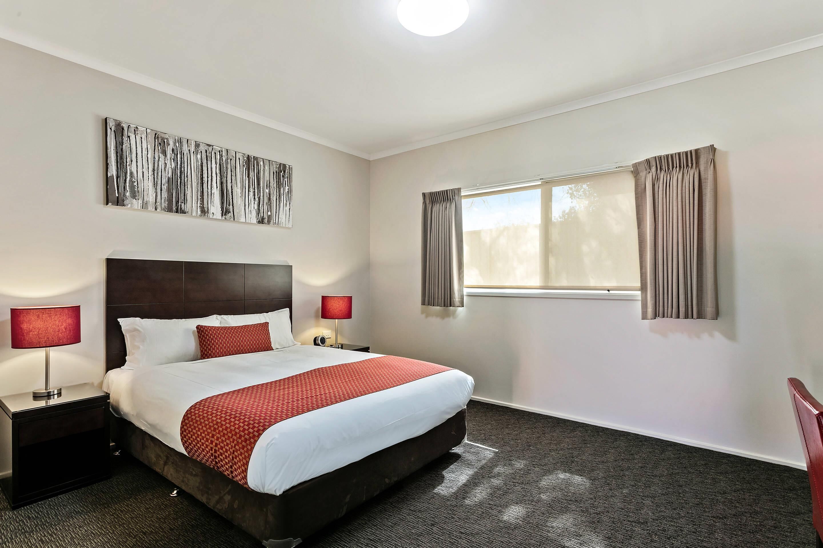 Executive Queen, Larger Unit | Minibar, in-room safe, desk, soundproofing