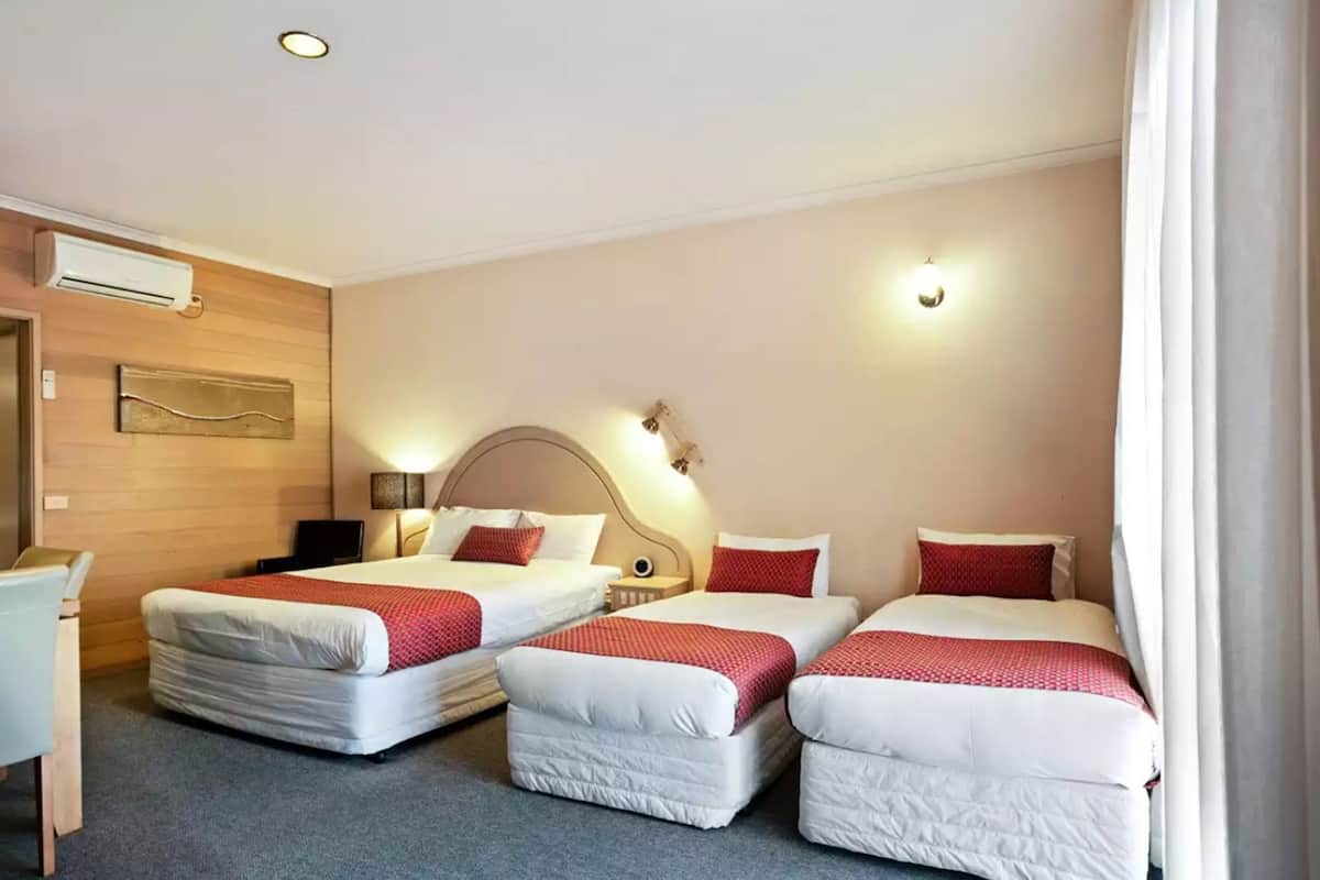 Minibar, coffres-forts dans les chambres, bureau, chambres insonorisées