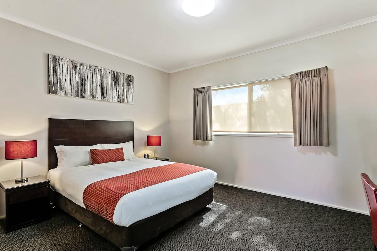 Executive Queen, Larger Unit | Frigobar, cofres nos quartos, escrivaninha, quartos à prova de som