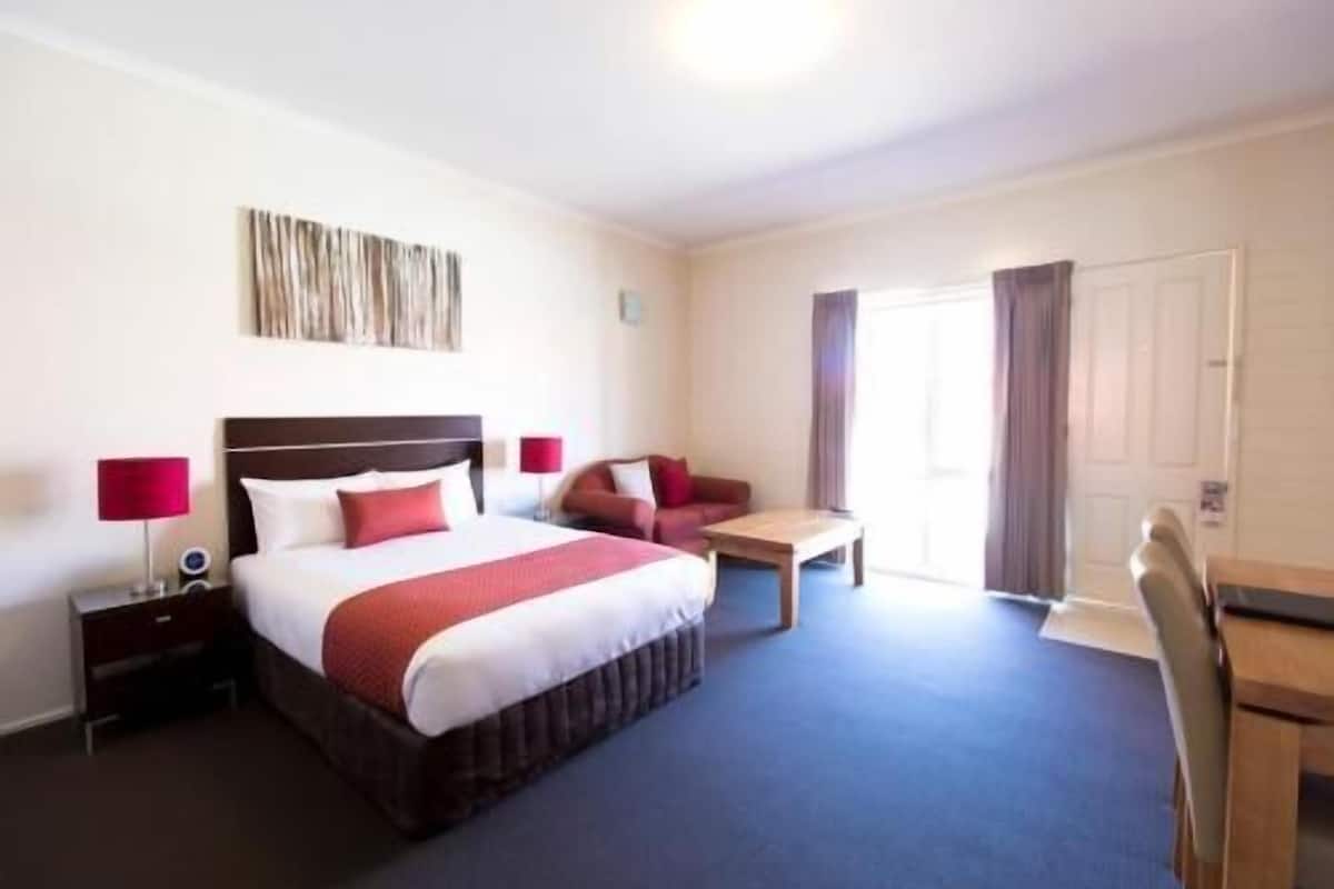 Minibar, coffres-forts dans les chambres, bureau, chambres insonorisées