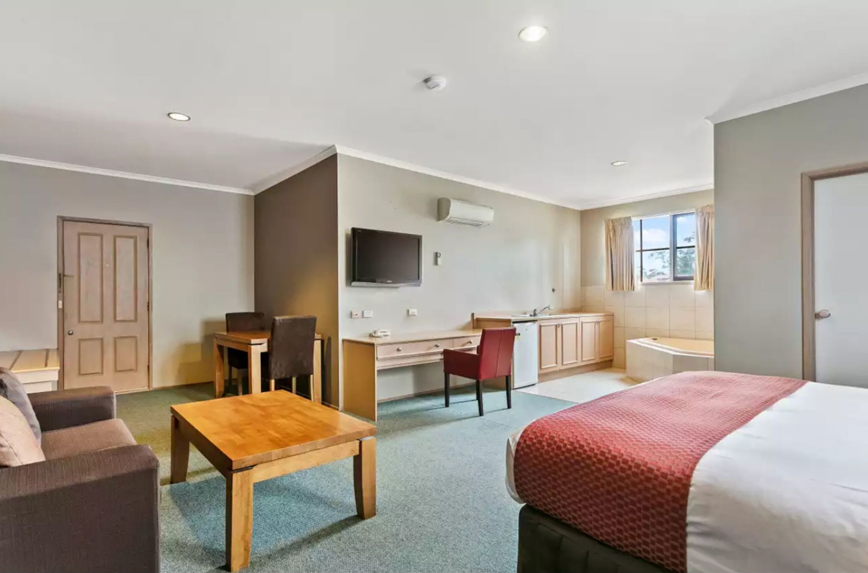 Minibar, in-room safe, desk, soundproofing