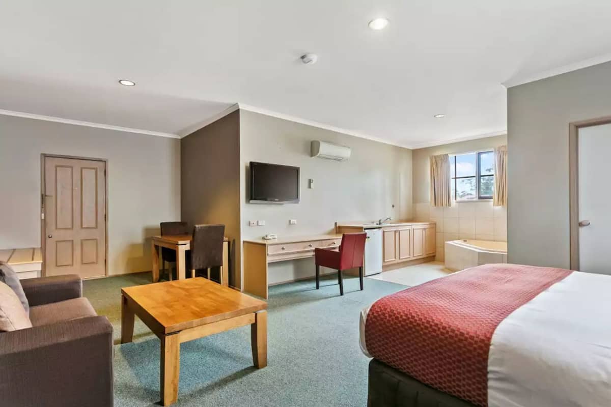 Minibar, coffres-forts dans les chambres, bureau, chambres insonorisées