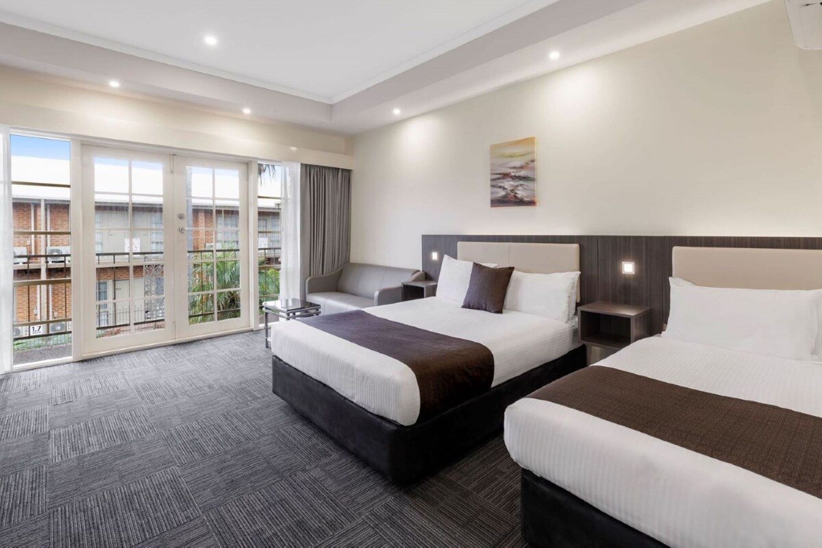 Chambre Exécutive avec lits jumeaux (Located Upstairs Only)