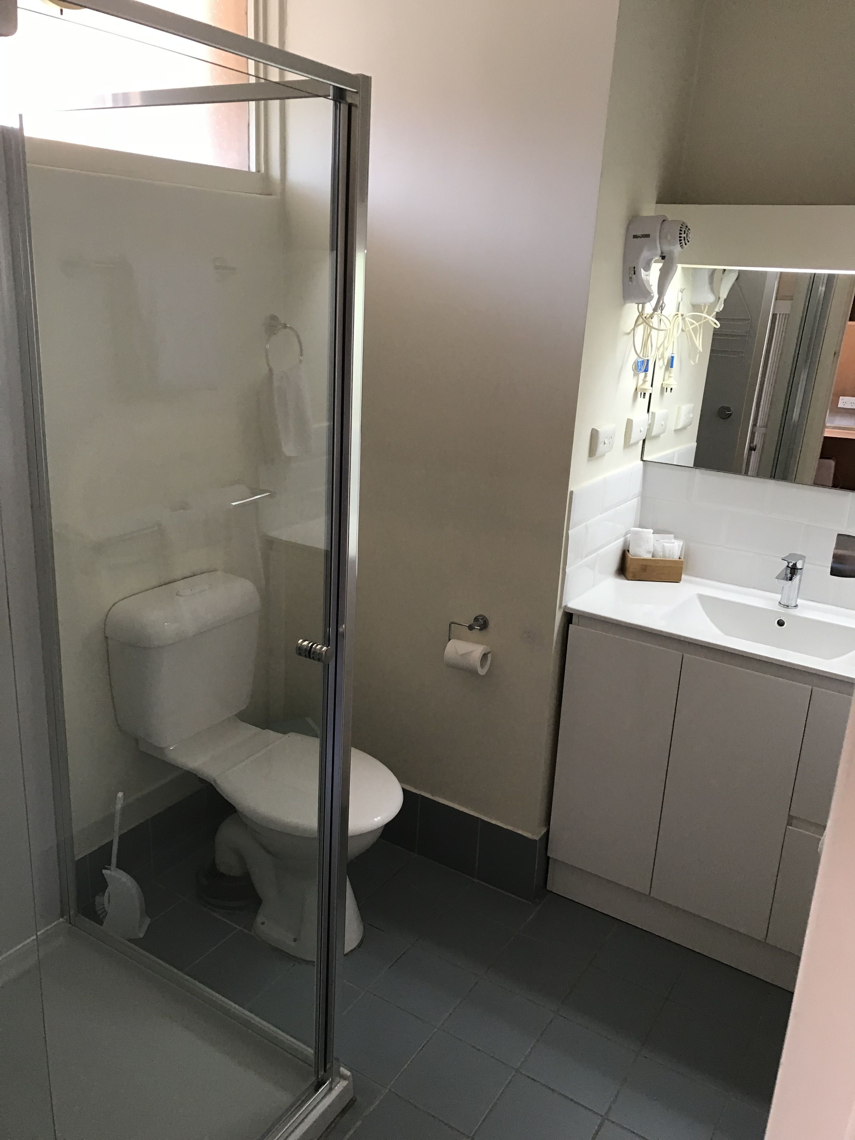 deluxe triple room, 1 bedroom | bathroom | bathtub, free toiletries, towels