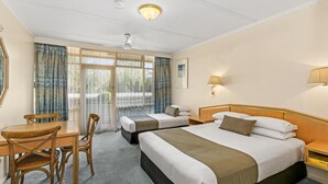 A hotel room with two beds, a dining table with chairs, a ceiling fan, and a large window with curtains. - Moe Parklands Motel (Newborough)
