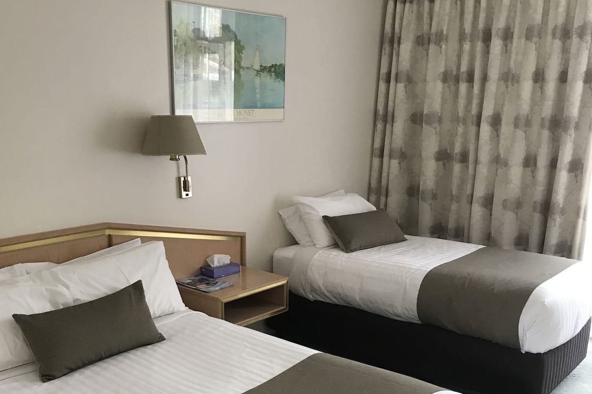 1 bedroom, Egyptian cotton sheets, premium bedding, minibar