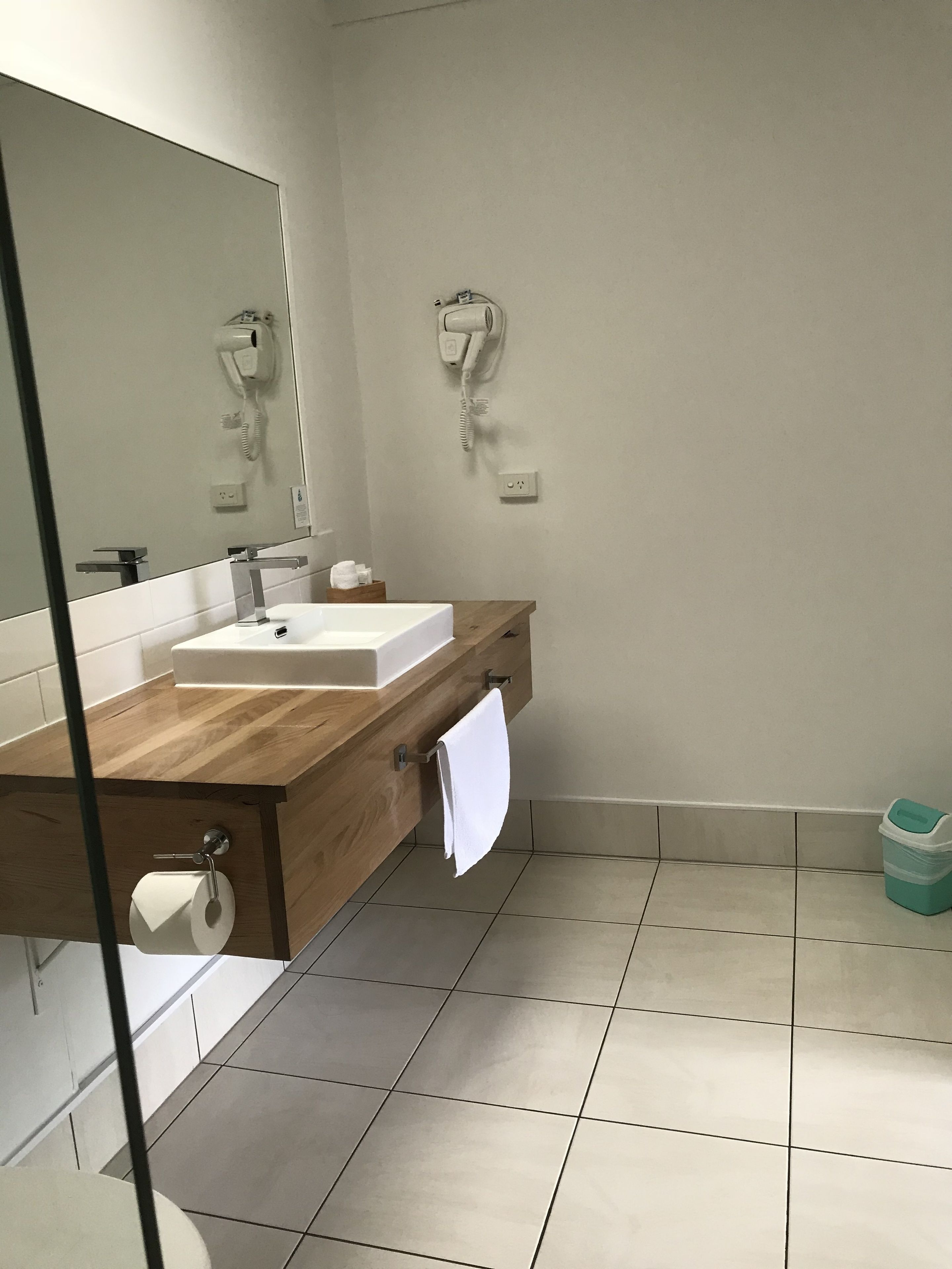 xstandard room, 1 queen bed, non smoking | room amenity