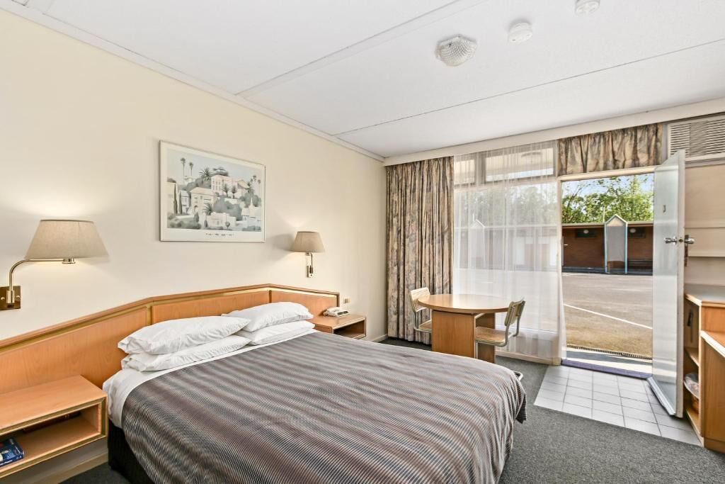 1 bedroom, egyptian cotton sheets, premium bedding, minibar