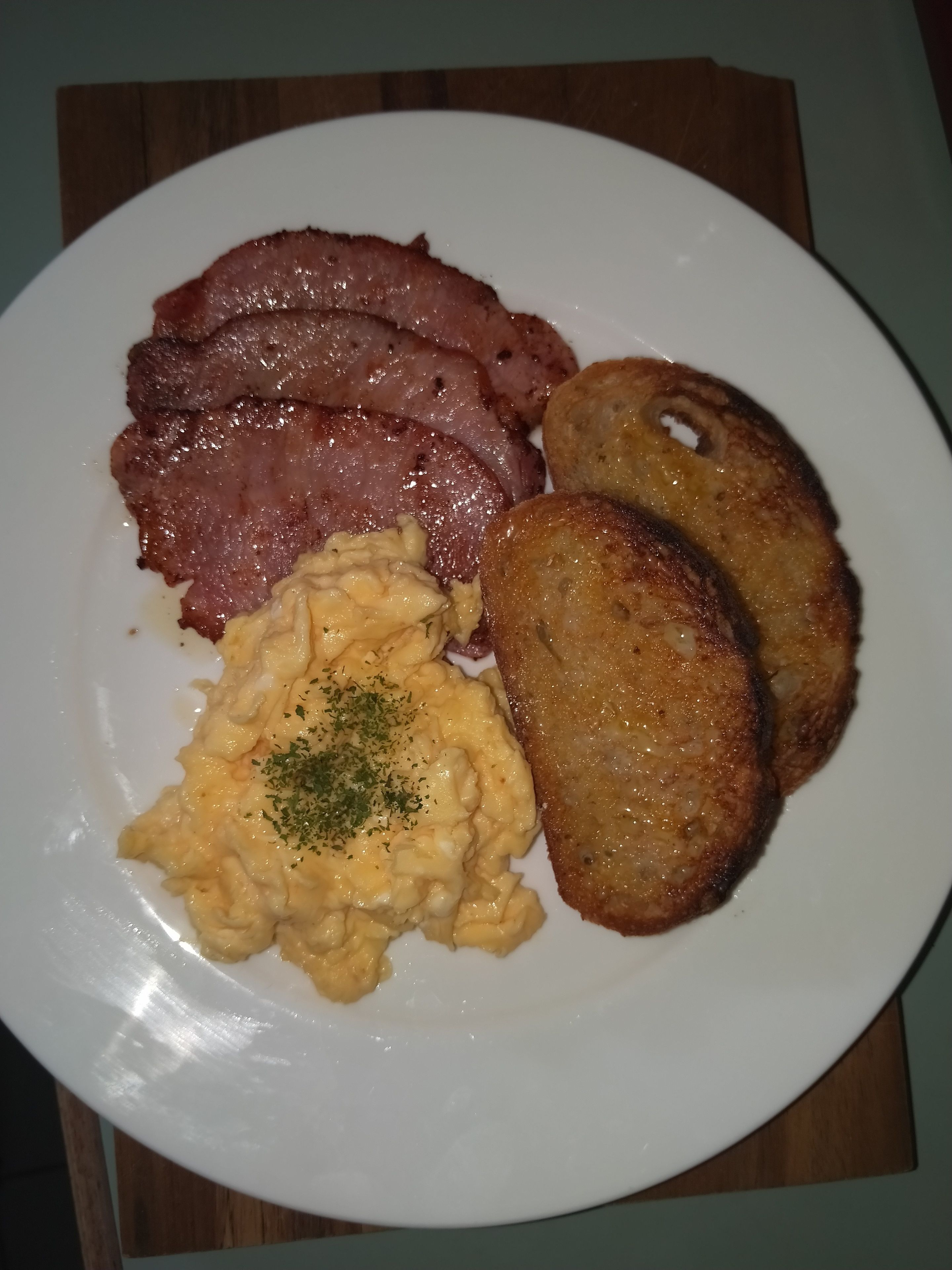 daily cooked-to-order breakfast for a fee