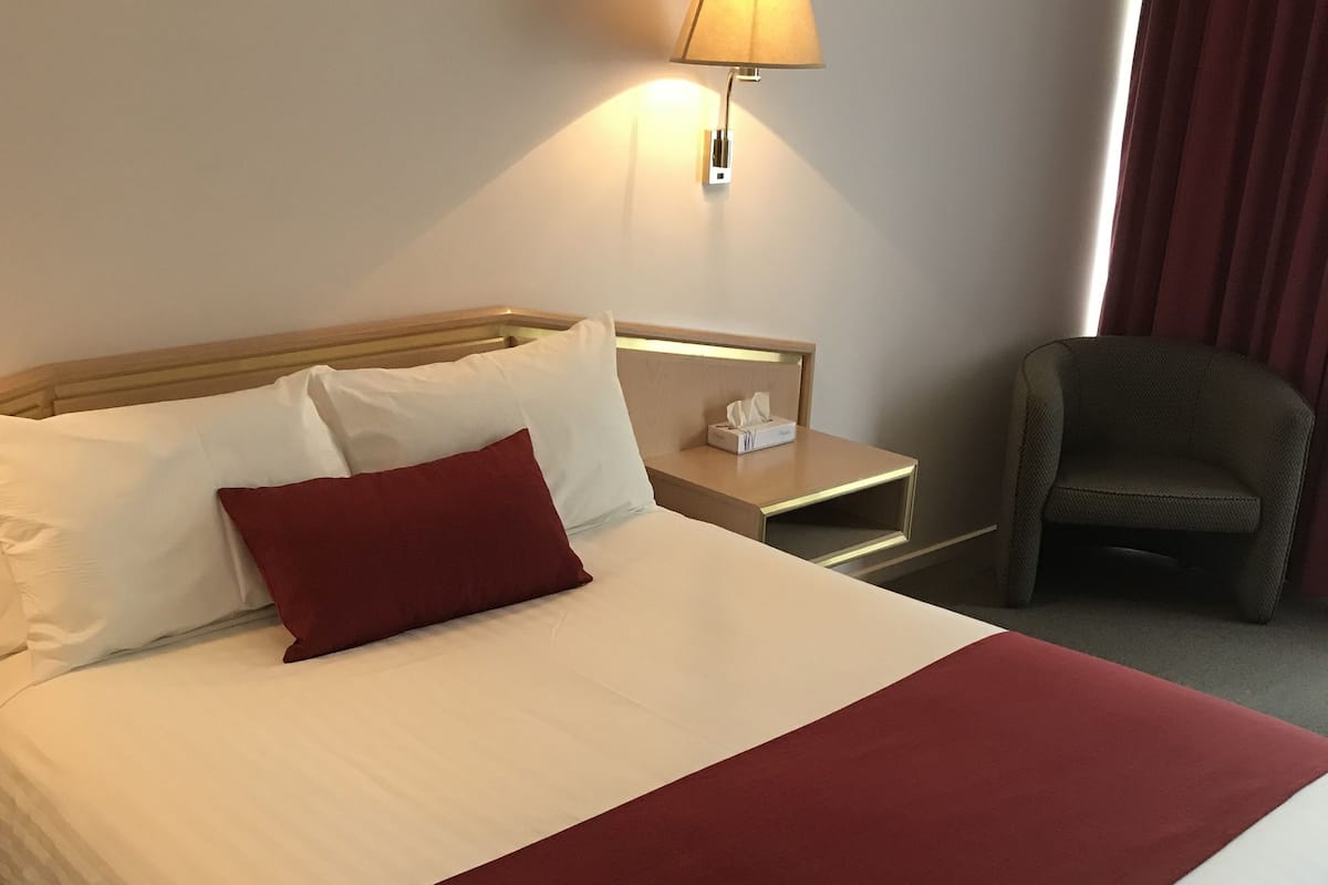 1 bedroom, egyptian cotton sheets, premium bedding, minibar