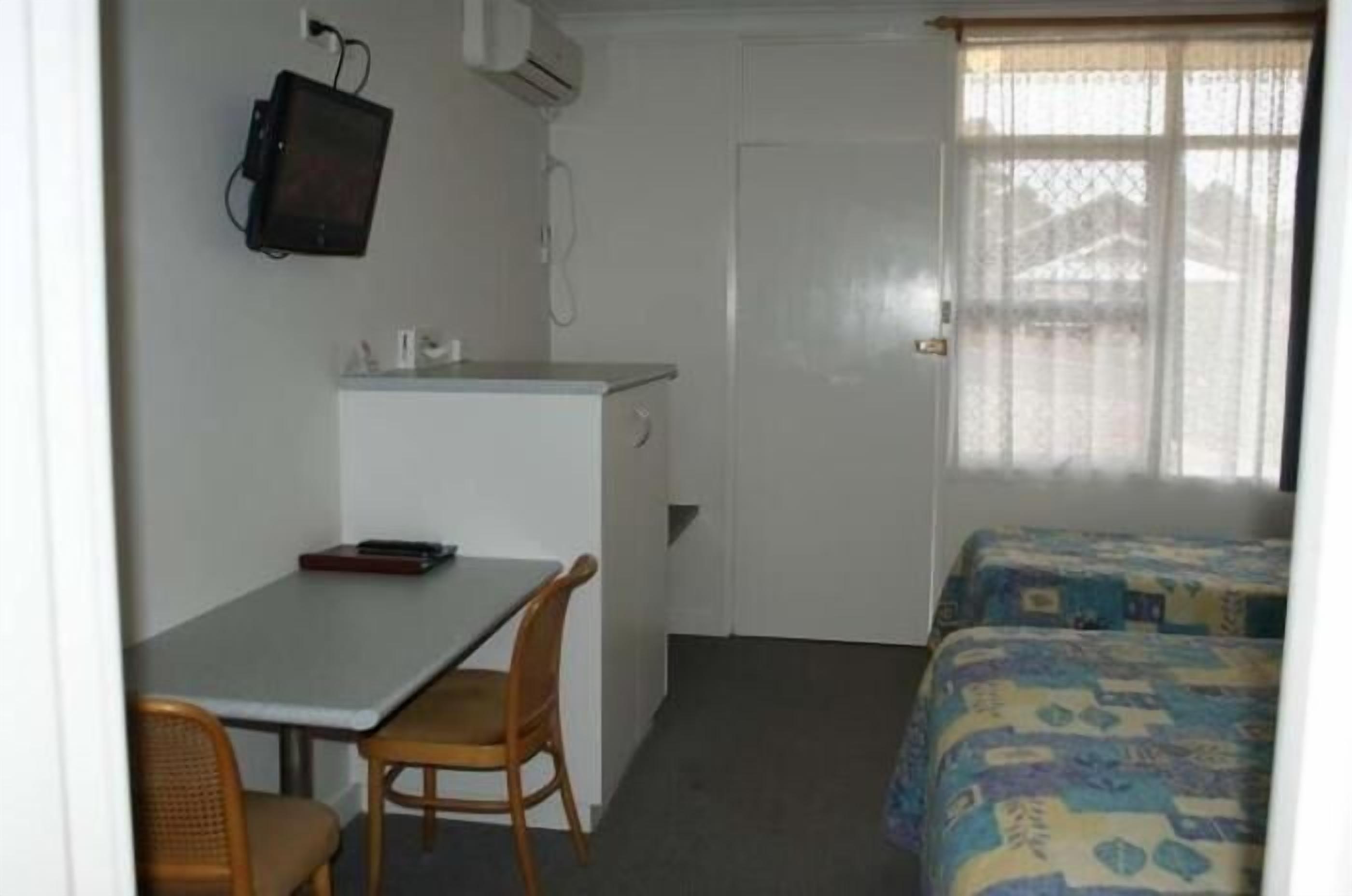 标准房, 无烟房 (Standard / Budget Room) | 遮光窗帘、熨斗/熨衣板、免费 WiFi、床单