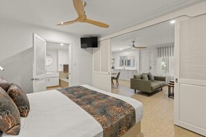 Suite, 1 Schlafzimmer | Zimmersafe, Schreibtisch, Bügeleisen/Bügelbrett, kostenloses WLAN