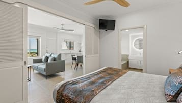 Suite, 1 habitación, vista a la alberca | 1 habitación, caja de seguridad en la habitación y escritorio