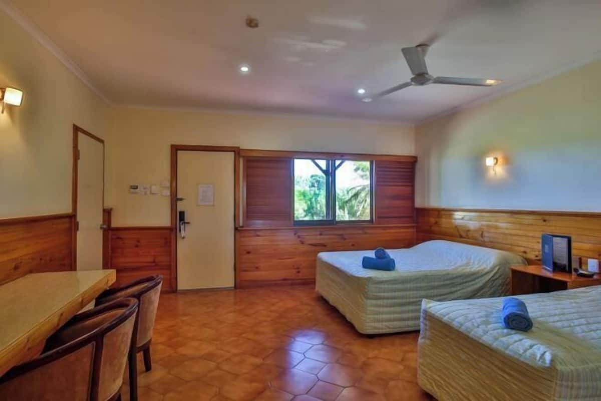 In-room safe, iron/ironing board, bed sheets
