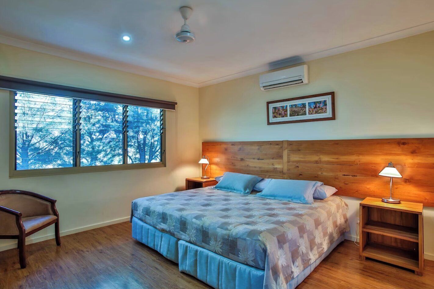 Lägenhet - 1 sovrum | Värdeförvaringsskåp på rummet, strykjärn/strykbräda och sängkläder