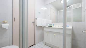 Superior Studio Double Suite | Bathroom