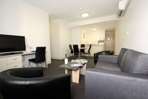 LCD TV, pay movies - Comfort Inn & Suites Goodearth Perth (Perth)
