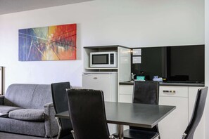 Family Suite | In-room safe, desk, iron/ironing board, free cots/infant beds