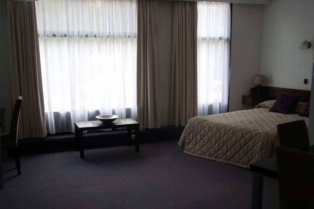 1 bedroom, premium bedding, Select Comfort beds, individually decorated