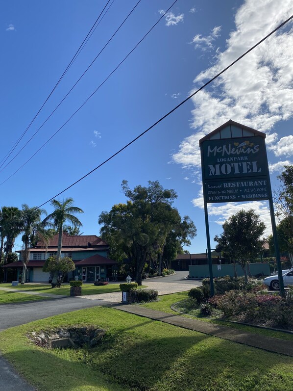 Fachada de la propiedad