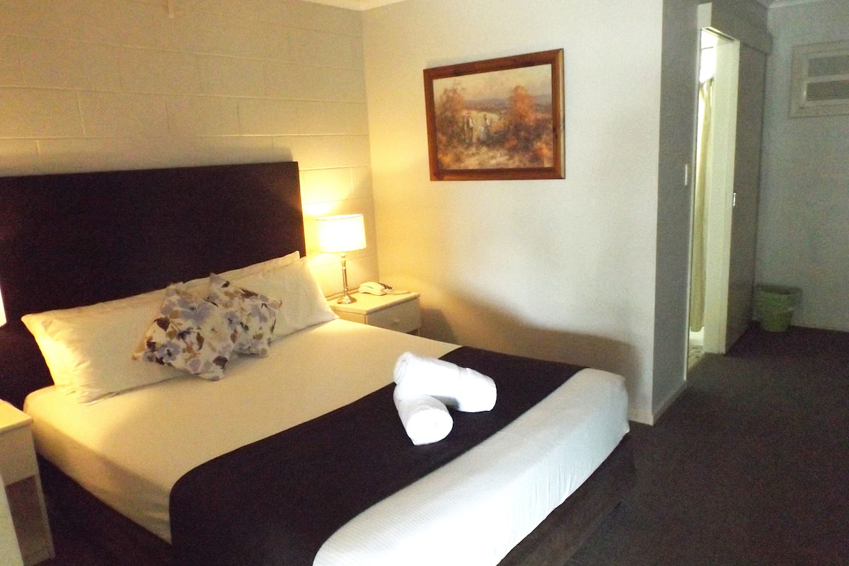 Standard Room | Premium bedding, pillowtop beds, in-room safe, soundproofing