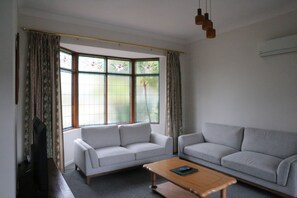 Family Apartment | Living area - Puffers Inn Logan Motel (Loganholme)