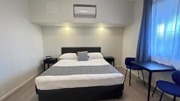 Deluxe Room, 1 King Bed | Premium bedding, pillowtop beds, in-room safe, soundproofing
