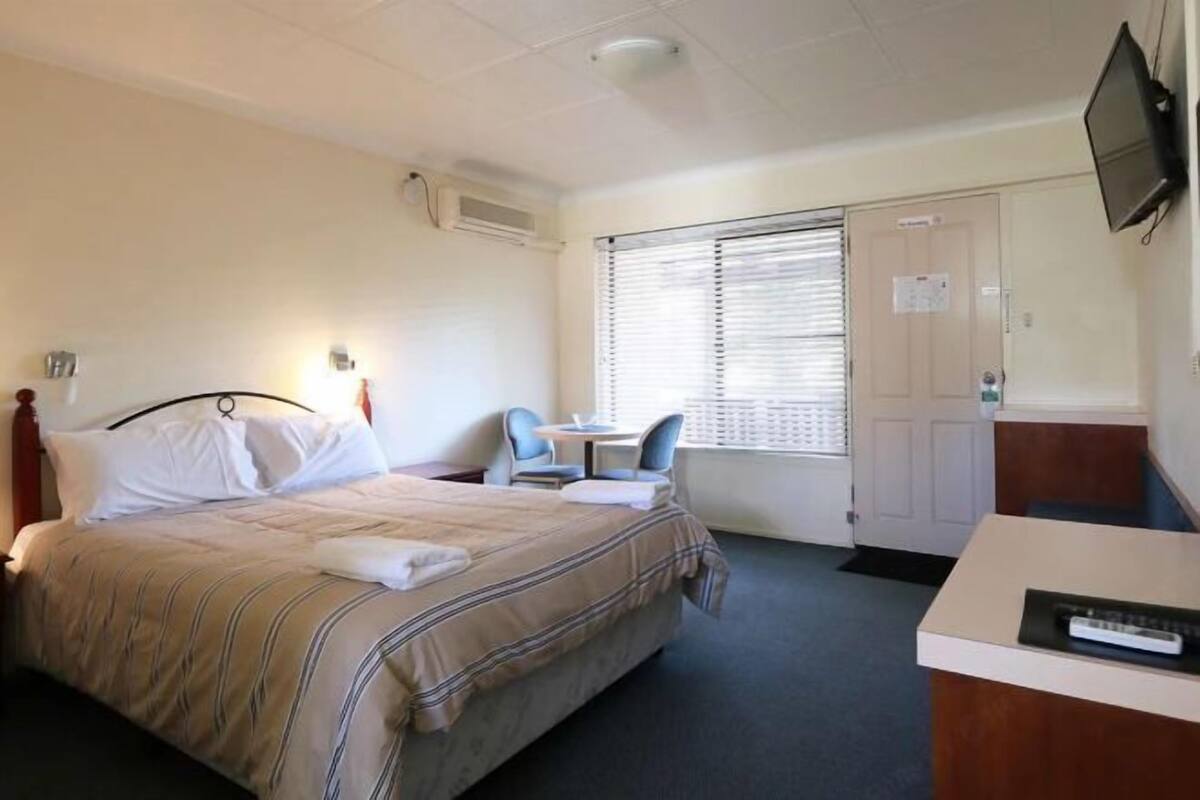 Premium bedding, memory foam beds, iron/ironing board, WiFi (free)