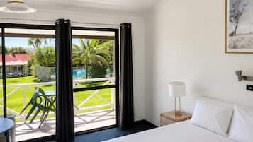 Standard Single Room, 1 Queen Bed, Pool View