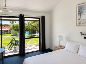 Standard Single Room, 1 Queen Bed, Pool View | Premium bedding, memory-foam beds, iron/ironing board, free WiFi - Karri Forest Motel (Pemberton)
