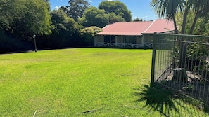 Standard Room | Premium bedding, memory foam beds, iron/ironing board, free WiFi - Karri Forest Motel (Pemberton)