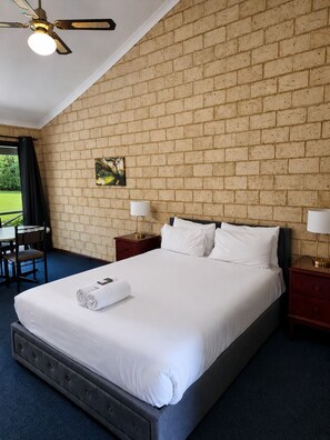 Premium bedding, memory foam beds, iron/ironing board, free WiFi - Karri Forest Motel (Pemberton)