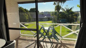 Standard Single Room, 1 Queen Bed, Pool View