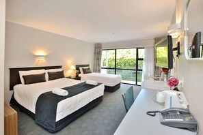 In-room safe, soundproofing, iron/ironing board, WiFi - Manukau Hotel & Conference Centre (Auckland)