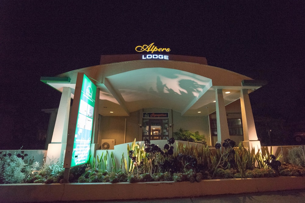 Alpers Lodge & Conference Centre