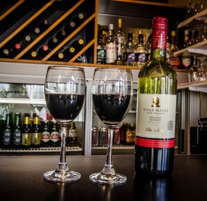 Bar (on property) - Alpers Lodge & Conference Centre (Auckland)