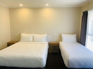 Morton (Basic) Studio - Queen & Single Bed