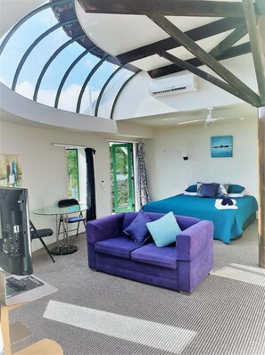 방음 설비, 다리미/다리미판, 무료 WiFi, 침대 시트