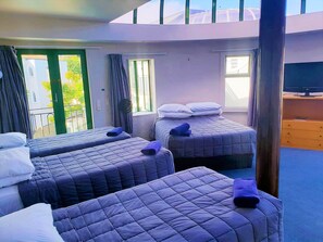 Family Studio (Penthouse) | 1 bedroom, soundproofing, iron/ironing board, free WiFi