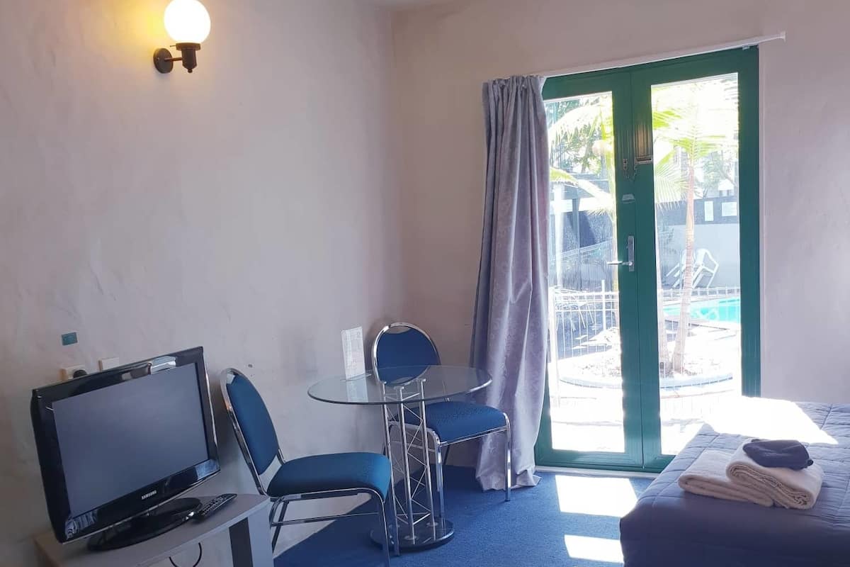 Twin Studio | Soundproofing, iron/ironing board, free WiFi, bed sheets