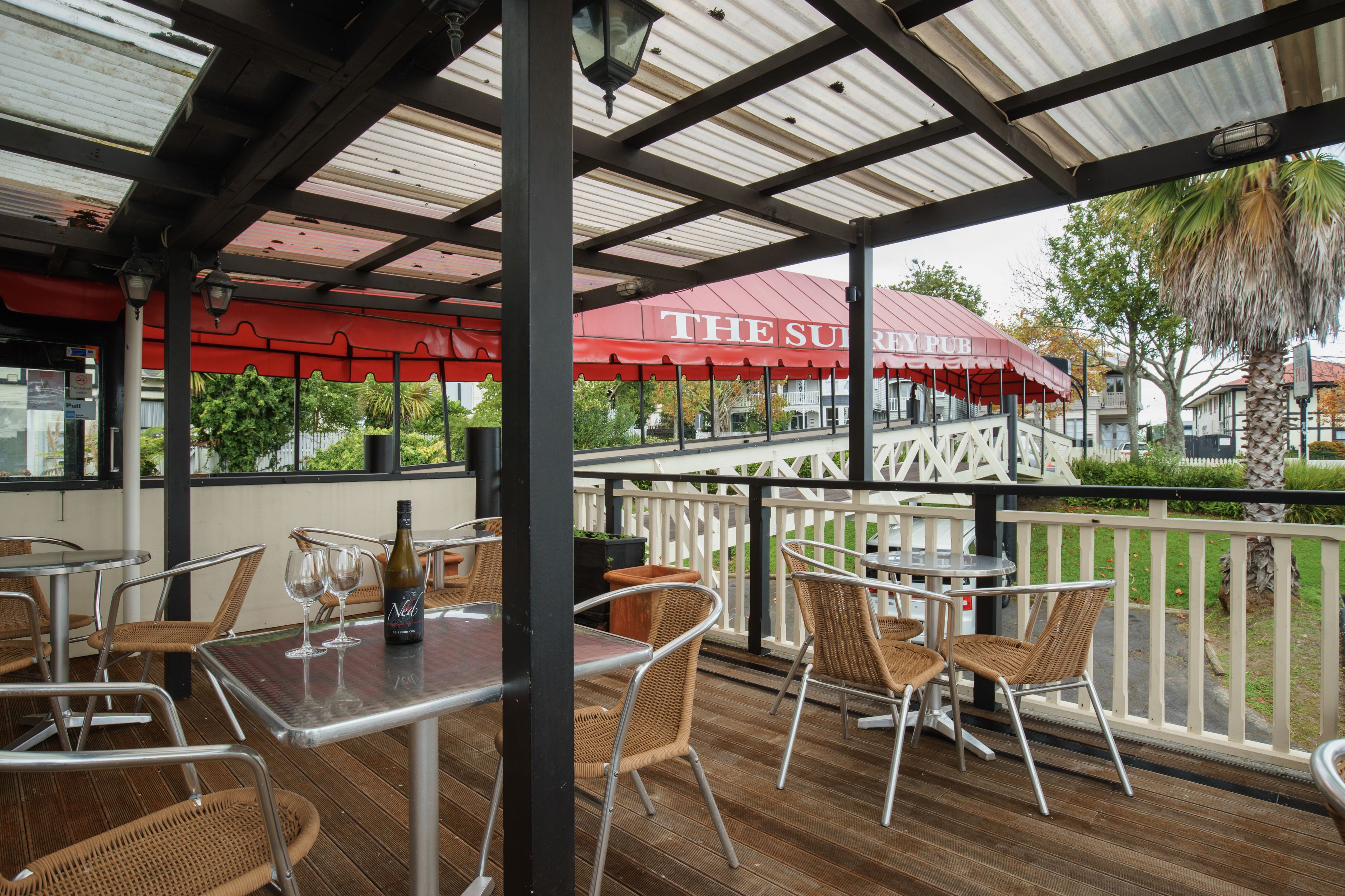 Petit déjeuner, déjeuner et dîner servis sur place