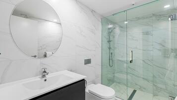 Superior Room, 2 Double Beds | Bathroom | Shower, free toiletries, hair dryer, towels