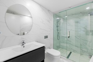 Superior Room, 2 Double Beds | Bathroom | Shower, free toiletries, hair dryer, towels - The Surrey Hotel (Auckland)