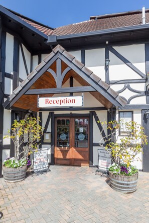 Property entrance - The Surrey Hotel (Auckland)