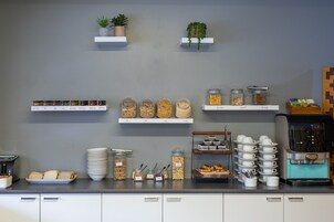 Café da manhã com buffet todos os dias mediante uma taxa