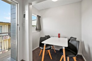 2 Bedroom Motel Unit | In-room dining